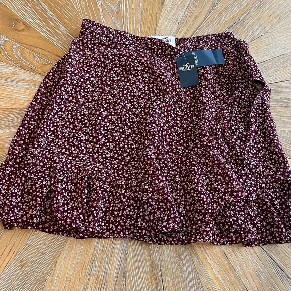NWT Hollister Ultra High Rise Mini Floral Red Skirt - Picture 3 of 7